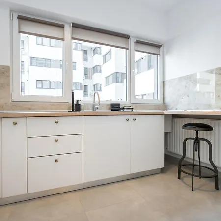 Apartament 712 *